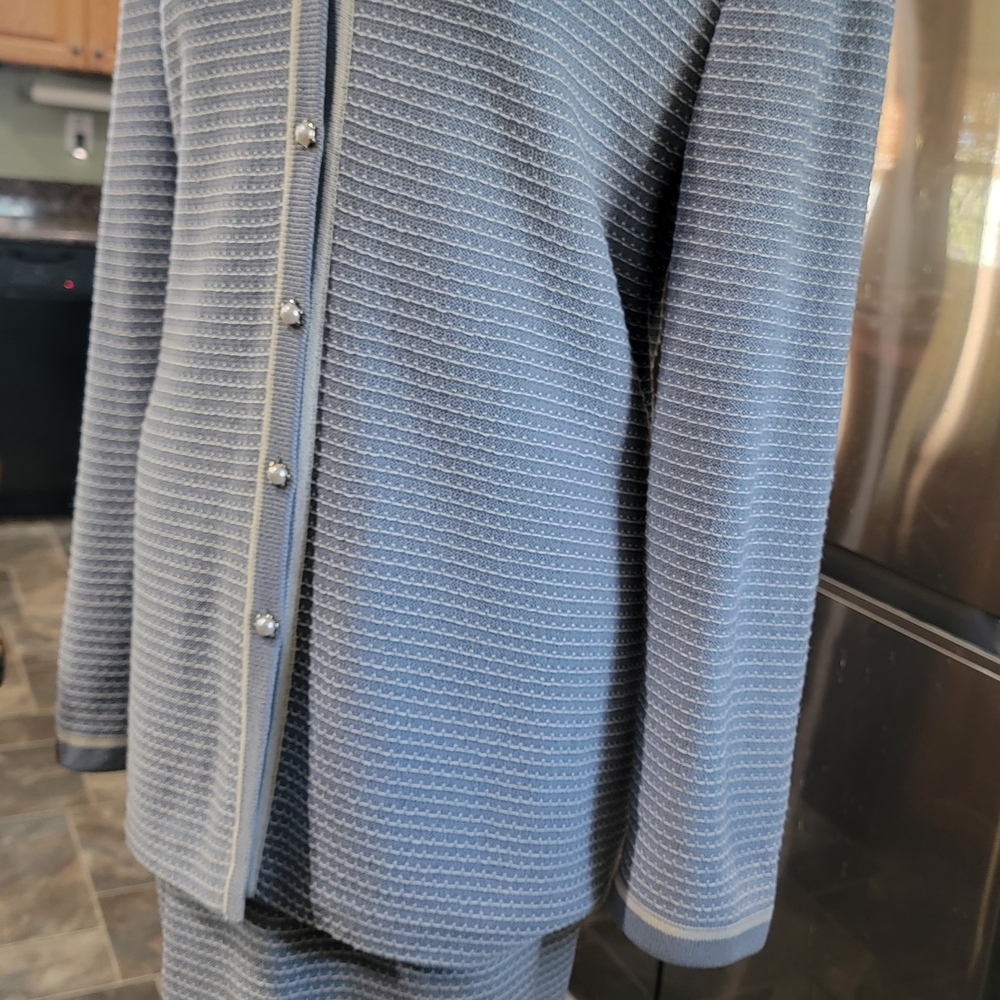 St John Gray Textured Button-Up Jacket and Skirt Set